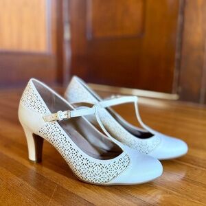 White Patent Leather Mary Jane Pumps Heels, Memory Foam, by Giani Bernini, 9